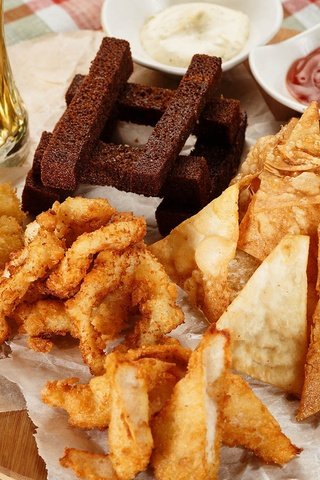 Обои кетчуп, пиво, соус, закуска, чипсы, сухарики, ketchup, beer, sauce, appetizer, chips, crackers разрешение 2073x1382 Загрузить