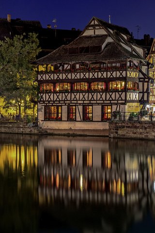 Обои ночь, огни, отражение, город, франция, страсбург, etienne ruff, night, lights, reflection, the city, france, strasbourg разрешение 1920x1200 Загрузить