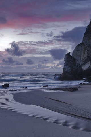 Обои небо, пляж, облака, прибой, вечер, сумерки, скалы, португалия, берег, утес, закат, тучи, море, песок, sand, the sky, beach, clouds, surf, the evening, twilight, rocks, portugal, shore, rock, sunset, sea разрешение 5761x2880 Загрузить