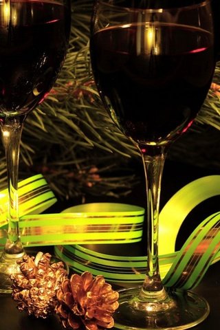 Обои ветка, иголки, красное, новый год, елка, хвоя, вино, лента, бокалы, шишки, branch, red, new year, tree, needles, wine, tape, glasses, bumps разрешение 1920x1200 Загрузить