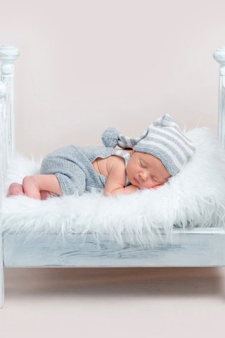 Обои спит, мальчик, малыш, младенец, шапочка, кроватка, sleeping, boy, baby, cap, cot разрешение 5000x4217 Загрузить