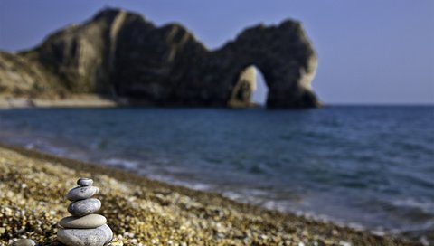 Обои камни, галька, море, пляж, англия, грот, stones, pebbles, sea, beach, england, the grotto разрешение 2560x1600 Загрузить