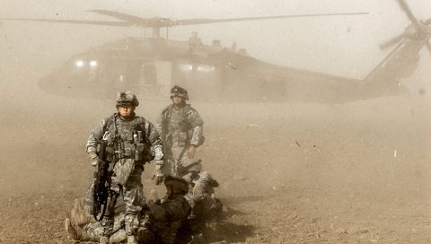Обои солдаты, пыль, вертолет, soldiers, dust, helicopter разрешение 3008x1960 Загрузить