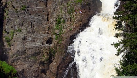 Обои горы, скала, водопад, скалолаз, альпинист, mountains, rock, waterfall, climber разрешение 1920x1080 Загрузить