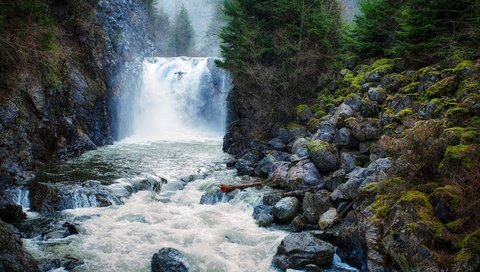 Обои скалы, природа, камни, водопад, вашингтон, байдарочники, rocks, nature, stones, waterfall, washington, kayakers разрешение 1920x1080 Загрузить