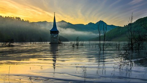 Обои горы, утро, туман, рассвет, весна, церковь, низина, затопленная, mountains, morning, fog, dawn, spring, church, lowland, flooded разрешение 2048x1356 Загрузить