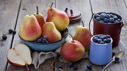 Обои фрукты, ягоды, черника, посуда, груши, anna verdina, fruit, berries, blueberries, dishes, pear разрешение 2000x1281 Загрузить