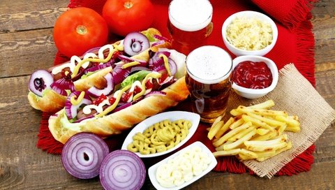 Обои пиво, хот дог, колбаса, помидоры, помидор, соус, сосиски, брынза, быстрое питание, хот-дог, hot dog, beer, sausage, tomatoes, tomato, sauce, cheese, fast food разрешение 2880x1920 Загрузить