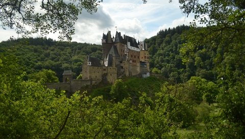 Обои природа, панорама, замок, германия, на природе, burg eltz, замок эльц, castle eltz, chateau d'eltz, виршем, wierschem, nature, panorama, castle, germany, eltz castle, chateau d eltz разрешение 4608x3072 Загрузить