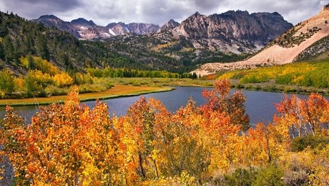 Обои деревья, река, горы, листья, пейзаж, осень, trees, river, mountains, leaves, landscape, autumn разрешение 1920x1200 Загрузить