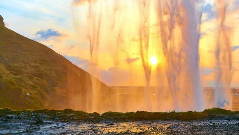 Обои небо, вода, солнце, закат солнца, водопад, брызги, пещера, the sky, water, the sun, sunset, waterfall, squirt, cave разрешение 3840x2341 Загрузить