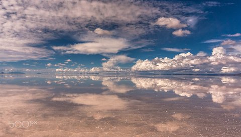 Обои небо, облака, вода, озеро, отражение, пейзаж, солончак, the sky, clouds, water, lake, reflection, landscape, saline разрешение 1920x1200 Загрузить