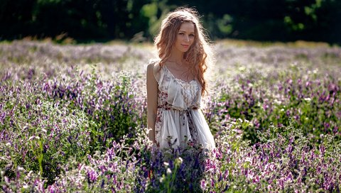 Обои цветы, mwl photo, девушка, платье, поле, лето, взгляд, волосы, лицо, flowers, girl, dress, field, summer, look, hair, face разрешение 1920x1200 Загрузить