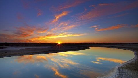 Обои небо, облака, вода, солнце, закат, побережье, the sky, clouds, water, the sun, sunset, coast разрешение 1920x1200 Загрузить