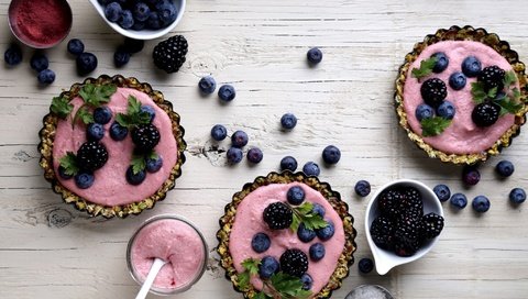 Обои ягоды, черника, сладкое, десерт, ежевика, кексы, крем, berries, blueberries, sweet, dessert, blackberry, cupcakes, cream разрешение 2048x1330 Загрузить