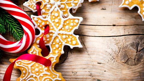 Обои новый год, праздник, рождество, печенье, леденцы, угощения, ветки ели, new year, holiday, christmas, cookies, lollipops, treats, fir-tree branches разрешение 1920x1200 Загрузить