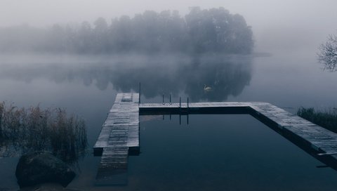 Обои озеро, туман, причал, лебедь, lake, fog, pier, swan разрешение 2112x1188 Загрузить