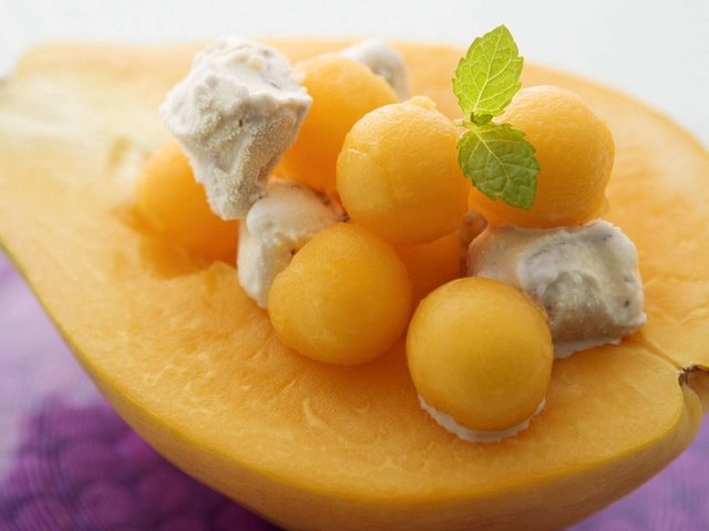 Обои мороженое, фрукты, десерт, папайя, листья мяты, ice cream, fruit, dessert, papaya, mint leaves разрешение 1920x1200 Загрузить