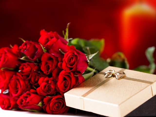 Обои цветы, розы, красные, букет, подарок, праздник, flowers, roses, red, bouquet, gift, holiday разрешение 2560x1600 Загрузить