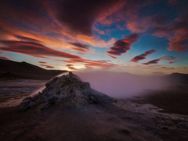 Обои небо, облака, горы, камни, закат, the sky, clouds, mountains, stones, sunset разрешение 1920x1282 Загрузить