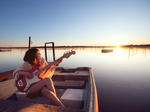 Обои озеро, девушка, гитара, музыка, лодка, lake, girl, guitar, music, boat разрешение 2047x1321 Загрузить