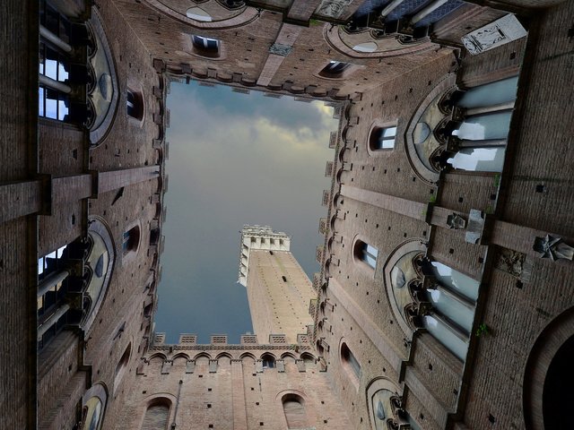 Обои небо, башня, италия, сиена, the sky, tower, italy, siena разрешение 2048x1342 Загрузить