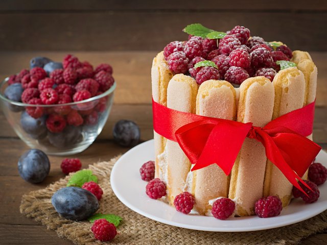 Обои малина, ягоды, торт, десерт, бант, сливы, савоярди, raspberry, berries, cake, dessert, bow, plum, savoiardi разрешение 3000x2000 Загрузить