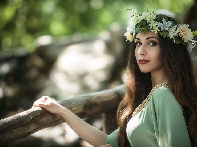 Обои девушка, платье, взгляд, венок, боке, girl, dress, look, wreath, bokeh разрешение 2048x1365 Загрузить