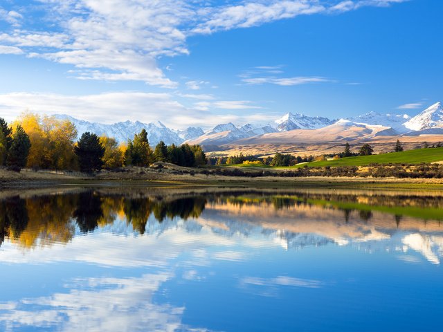 Обои небо, облака, озеро, природа, лес, отражение, осень, the sky, clouds, lake, nature, forest, reflection, autumn разрешение 2880x1800 Загрузить