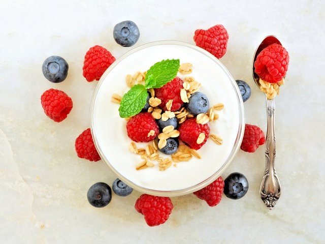 Обои ягоды, завтрак, мюсли, йогурт, berries, breakfast, muesli, yogurt разрешение 5766x3844 Загрузить