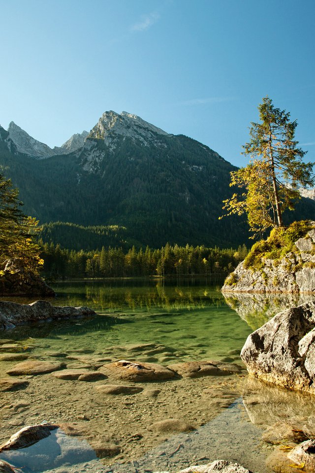 Обои небо, деревья, вода, горы, природа, камни, пейзаж, the sky, trees, water, mountains, nature, stones, landscape разрешение 2560x1600 Загрузить