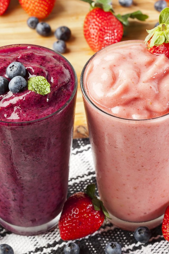 Обои напиток, клубника, ягоды, черника, стаканы, ежевика, смузи, drink, strawberry, berries, blueberries, glasses, blackberry, smoothies разрешение 4200x2800 Загрузить