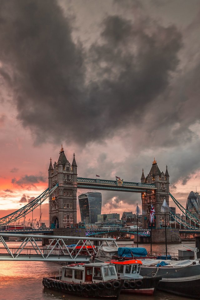 Обои небо, река, лондон, город, англия, тауэрский мост, the sky, river, london, the city, england, tower bridge разрешение 2048x1365 Загрузить