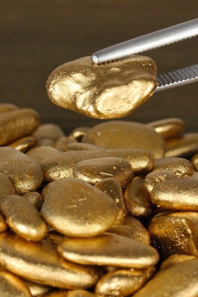 Обои металл, золото, пинцет, минерал, metal, gold, tweezers, mineral разрешение 1920x1200 Загрузить