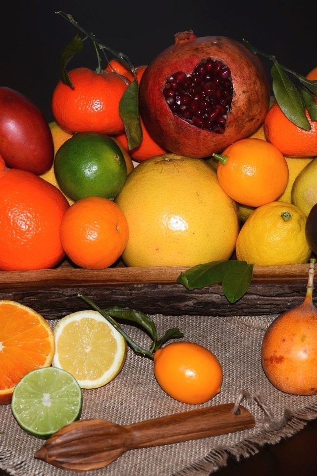 Обои фрукты, лайм, мандарин, лимоны, цитрусы, гранат, грейпфрут, апельсиы, fruit, lime, mandarin, lemons, citrus, garnet, grapefruit, aplysia разрешение 1920x1283 Загрузить