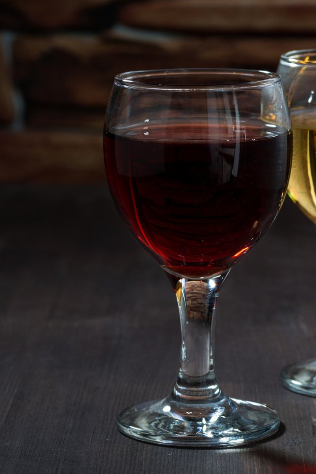 Обои вино, напитки, белое, бокалы, красное, wine, drinks, white, glasses, red разрешение 2048x1367 Загрузить