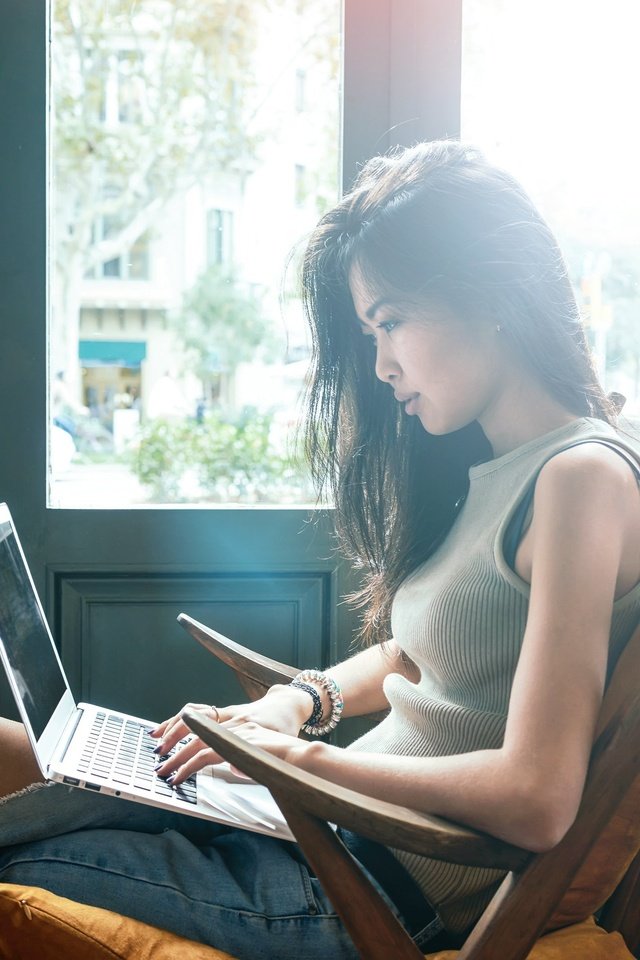 Обои девушка, поза, ноутбук, азиатка, girl, pose, laptop, asian разрешение 3200x2136 Загрузить