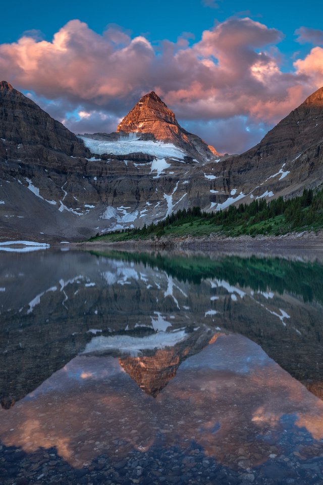 Обои озеро, горы, снег, отражение, канада, британская колумбия, lake, mountains, snow, reflection, canada, british columbia разрешение 2048x1367 Загрузить