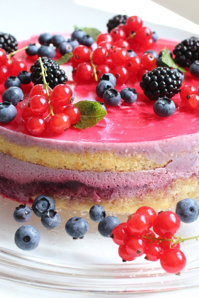 Обои ягоды, черника, сладкое, торт, красная смородина, десерт, ежевика, berries, blueberries, sweet, cake, red currant, dessert, blackberry разрешение 2560x1600 Загрузить