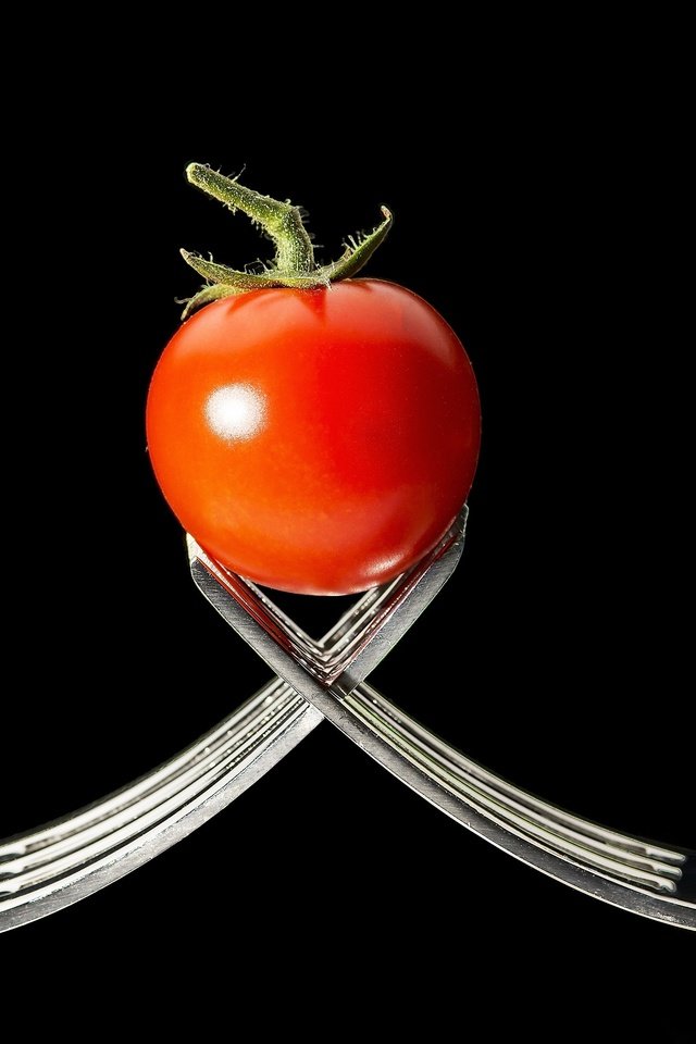 Обои черный фон, овощи, вилки, помидор, томат, black background, vegetables, fork, tomato разрешение 3701x2504 Загрузить