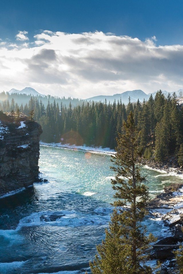 Обои деревья, река боу, горы, bow river, скалы, зима, канада, альберта, горная река, провинция альберта, trees, the bow river, mountains, rocks, winter, canada, albert, mountain river, alberta разрешение 1920x1080 Загрузить