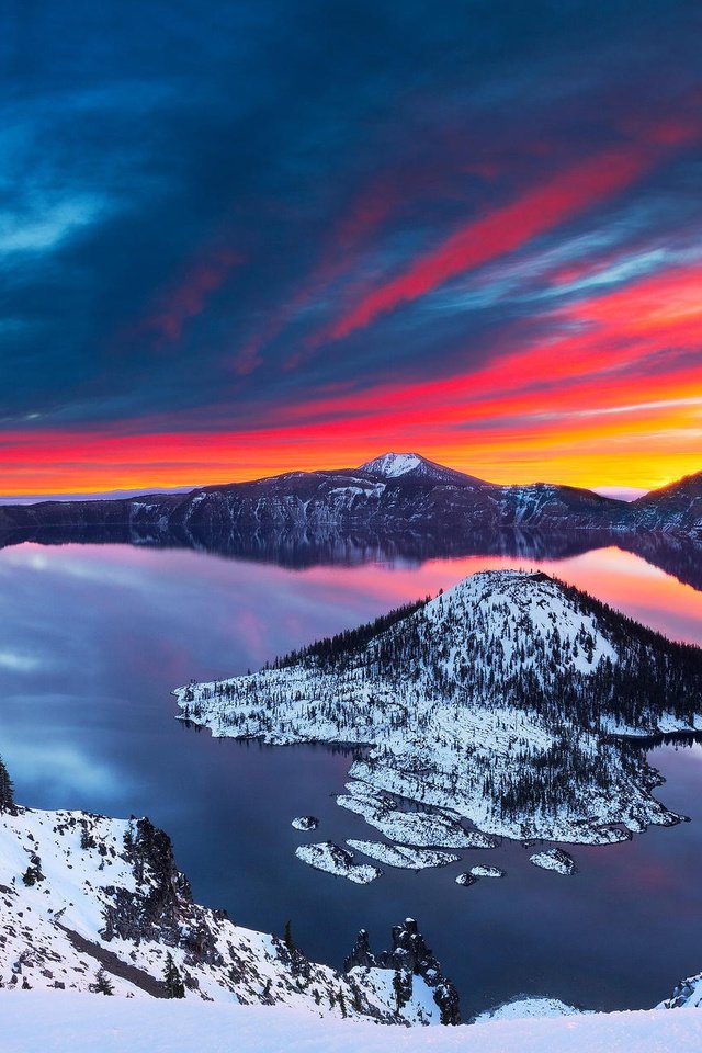 Обои облака, озеро, горы, восход, снег, зима, пейзаж, crater lake national park, кратерное озеро, crater lake, clouds, lake, mountains, sunrise, snow, winter, landscape разрешение 2048x1263 Загрузить