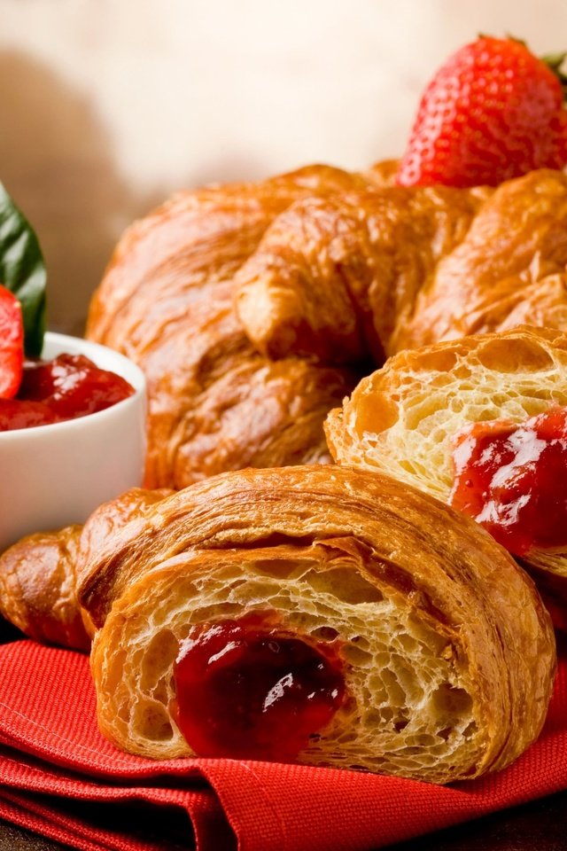 Обои клубника, джем, круассан, strawberry, jam, croissant разрешение 3400x2070 Загрузить