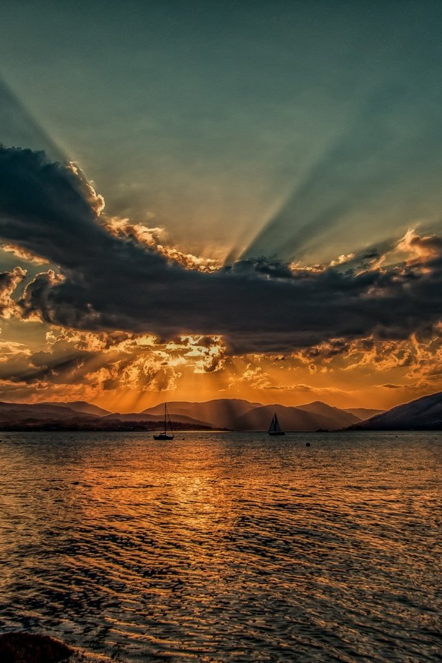 Обои облака, солнце, закат, море, корабль, солнечный свет, clouds, the sun, sunset, sea, ship, sunlight разрешение 4592x3056 Загрузить