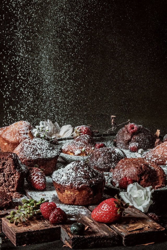 Обои ягоды, выпечка, сахарная пудра, кексы, berries, cakes, powdered sugar, cupcakes разрешение 1920x1080 Загрузить