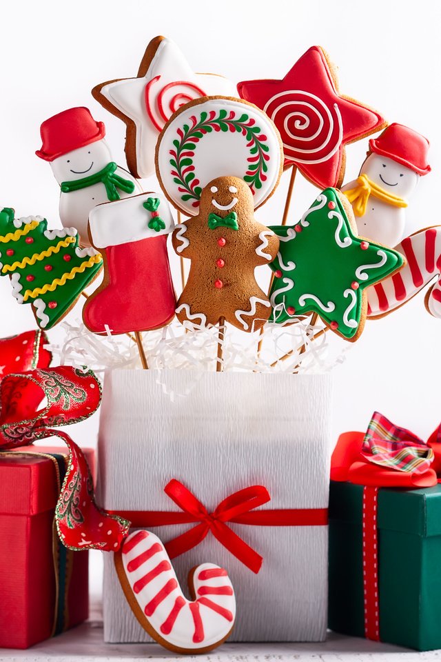 Обои новый год, пряники, подарки, конфеты, человечки, праздник, рождество, композиция, декор, new year, gingerbread, gifts, candy, men, holiday, christmas, composition, decor разрешение 5616x3744 Загрузить
