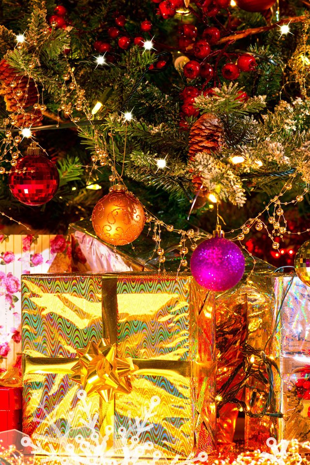 Обои новый год, елка, шары, подарки, игрушки, праздник, рождество, новогодние огни, new year, tree, balls, gifts, toys, holiday, christmas разрешение 1920x1200 Загрузить