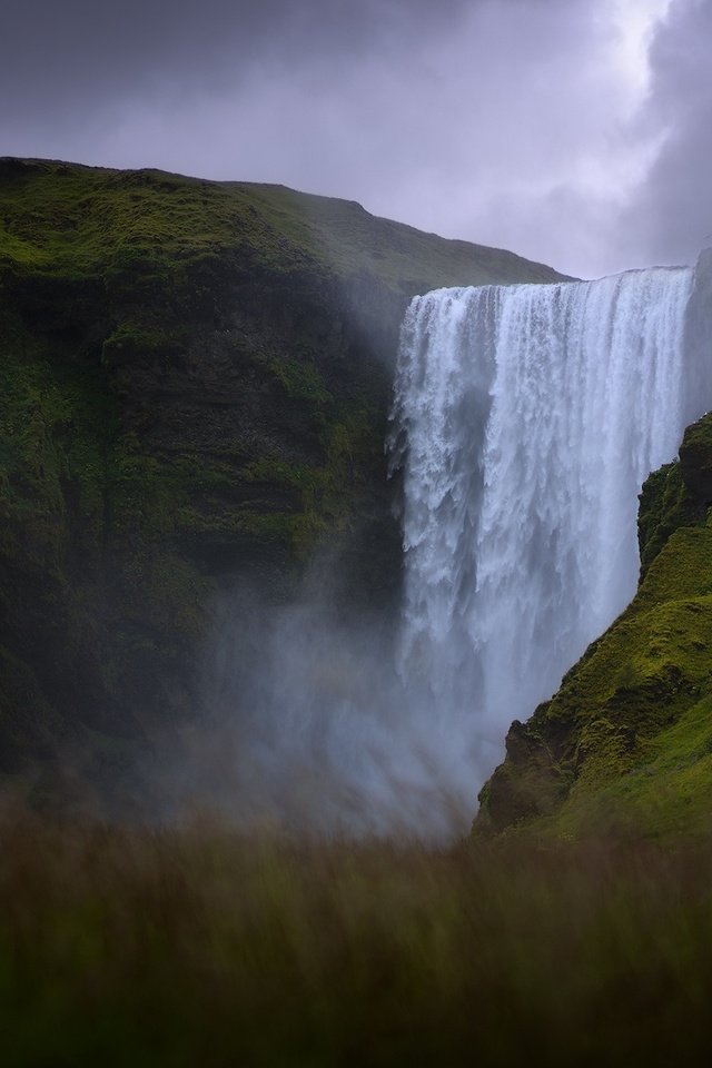 Обои трава, горы, скалы, водопад, исландия, боке, grass, mountains, rocks, waterfall, iceland, bokeh разрешение 2048x1152 Загрузить