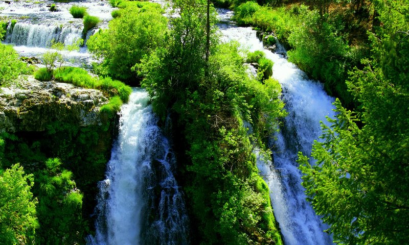 Обои вода, зелень, водопад, ярко, много, water, greens, waterfall, bright, a lot разрешение 1920x1440 Загрузить