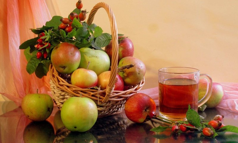 Обои фрукты, яблоки, шиповник, ягоды, чай, натюрморт, fruit, apples, briar, berries, tea, still life разрешение 1920x1200 Загрузить